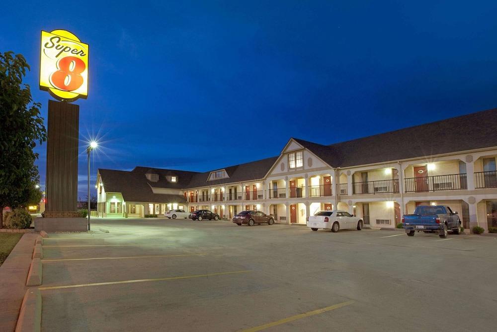 Super 8 By Wyndham City Of Moore Hotel Exterior photo